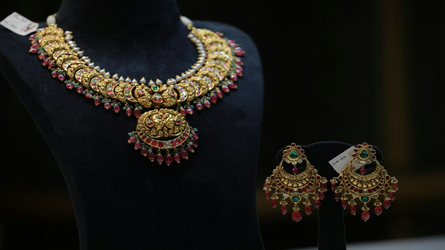 Necklace 
