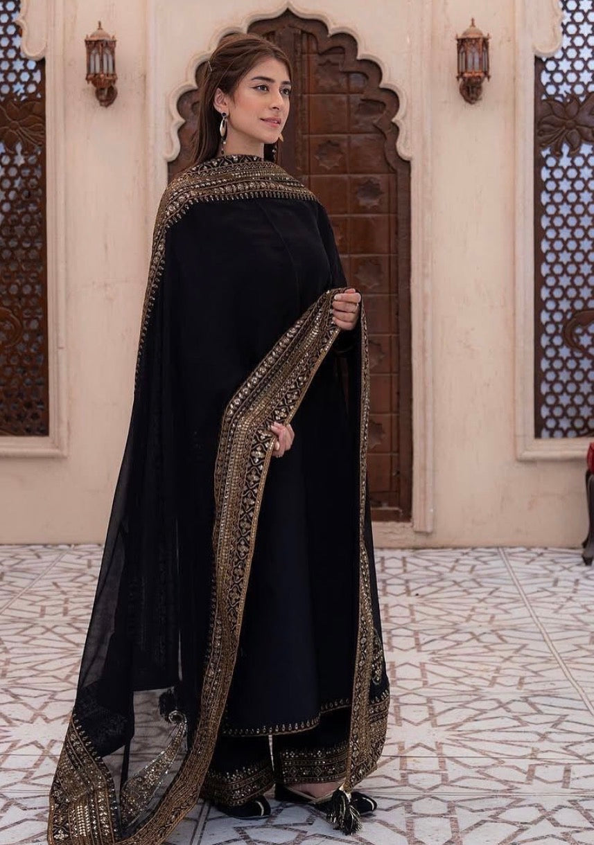 Nooré Royale – Premium Embroidered Silk Suit Set